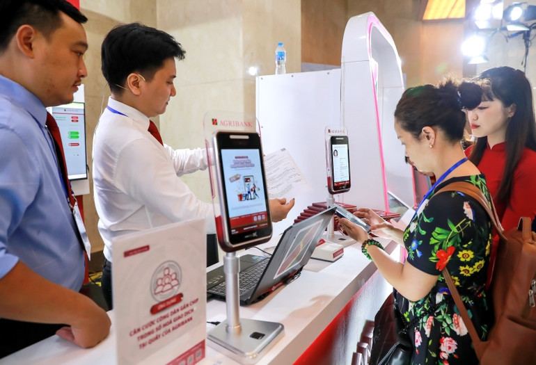 Trải nghiệm dịch vụ Agribank E-Mobile banking