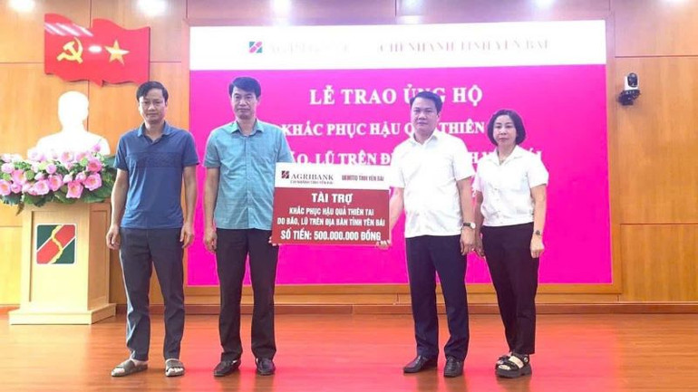 Hoạt động ủng hộ, hỗ trợ khắc phục thiên tai, bão lũ tại các địa phương bị thiệt hại.