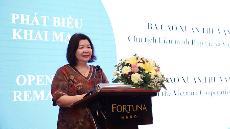 Chủ tịch Liên minh Hợp tác xã Việt Nam Cao Xuân Thu Vân phát biểu khai mạc.