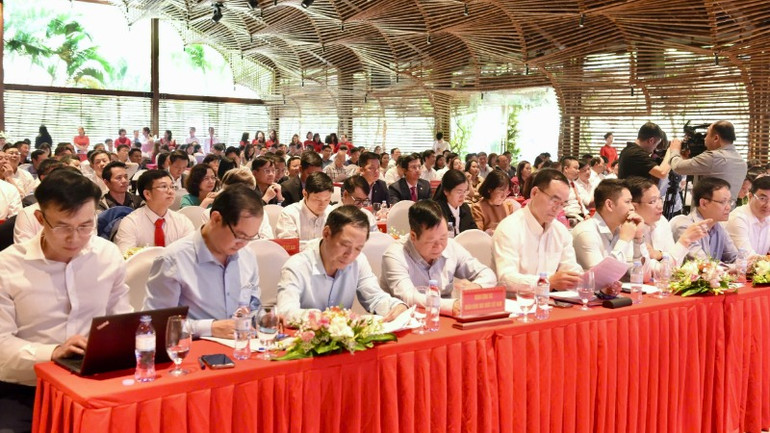 Các đại biểu tham dự hội nghị.