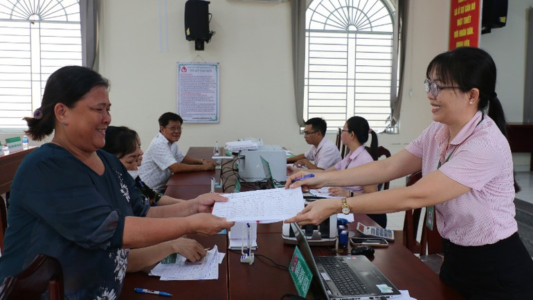 Nguồn vốn chính sách được “phủ sóng” đến 100% khu phố, ấp, tổ dân phố, tổ nhân dân trong thành phố. Nguồn vốn chính sách được “phủ sóng” đến 100% khu phố, ấp, tổ dân phố, tổ nhân dân trong thành phố.