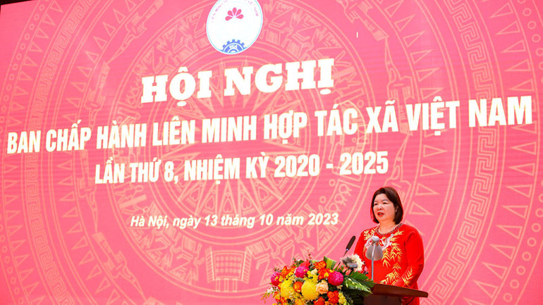 Tân Chủ tịch Liên minh Hợp tác xã Việt Nam phát biểu tại hội nghị. Tân Chủ tịch Liên minh Hợp tác xã Việt Nam phát biểu tại hội nghị.