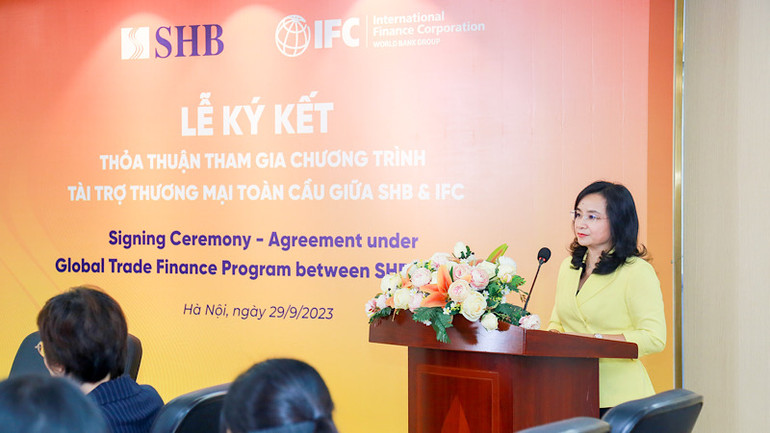 Tổng Giám đốc SHB Ngô Thu Hà phát biểu tại lễ ký. Tổng Giám đốc SHB Ngô Thu Hà phát biểu tại lễ ký.