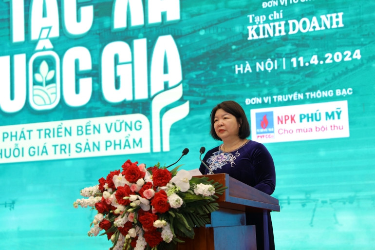 Chủ tịch Liên minh Hợp tác xã Việt Nam Cao Xuân Thu Vân phát biểu tại Diễn đàn.