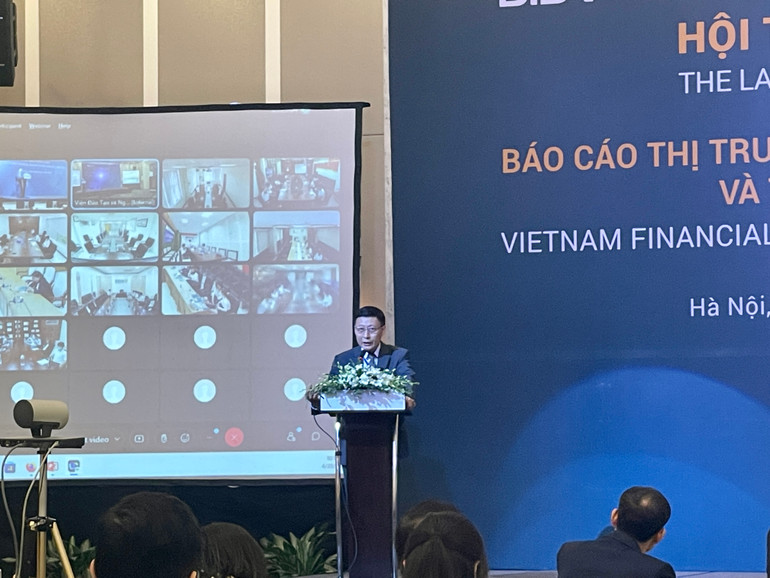 Chuyên gia Kinh tế trưởng ADB tại Việt Nam Nguyễn Minh Cường góp ý kiến tại hội thảo.