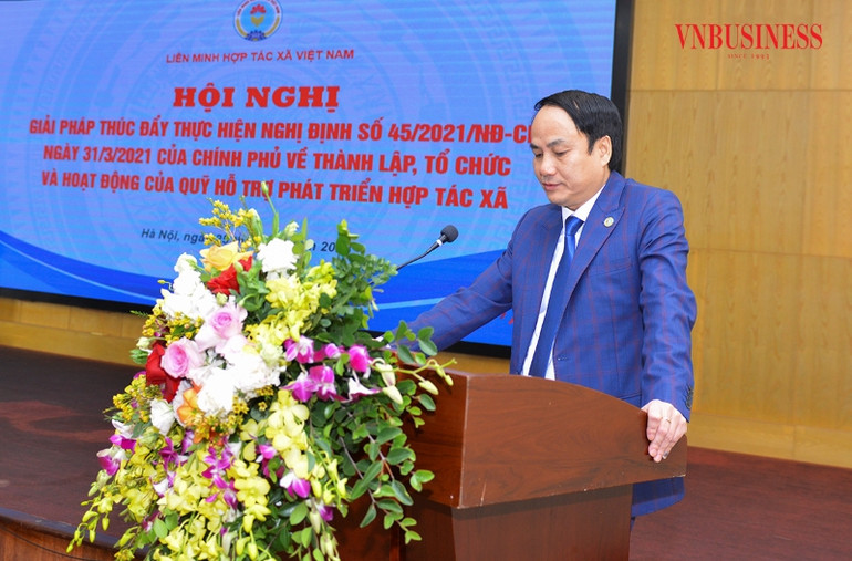 Tổng Giám đốc Quỹ hỗ trợ Hợp tác xã Việt Nam Phạm Công Bằng phát biểu tại Hội nghị.