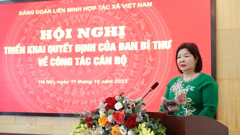 Tân Bí thư Đảng đoàn Liên minh Hợp tác xã Việt Nam Cao Xuân Thu Vân phát biểu tại Hội nghị.