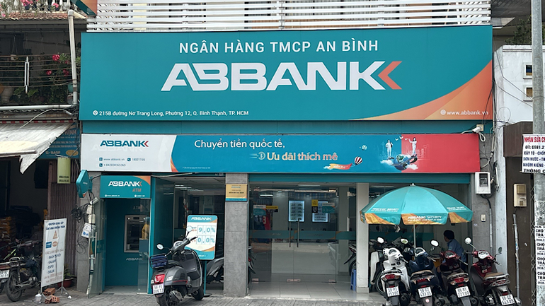 Hệ thống điện chiếu sáng giúp ABBANK thu hút, tạo ấn tượng với khách hàng.
