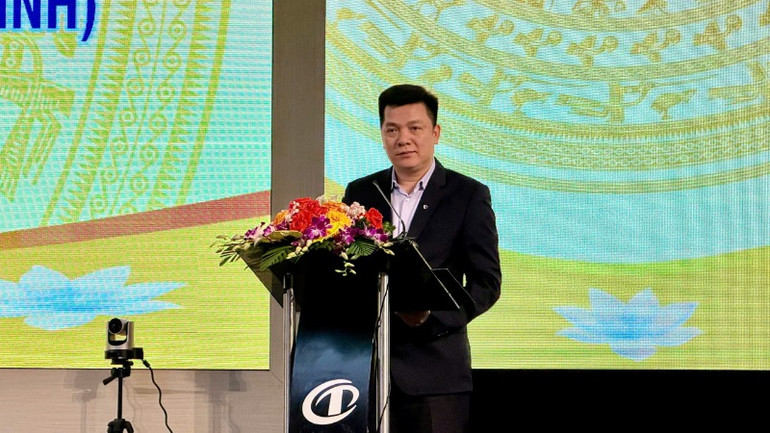 Phó Tổng Giám đốc Vietcombank Hồ Văn Tuấn chia sẻ ý kiến tại hội nghị.