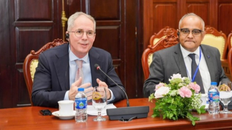 Ông Scott Morris, Phó Chủ tịch Ngân hàng Phát triển châu Á phát biểu tại buổi làm việc.