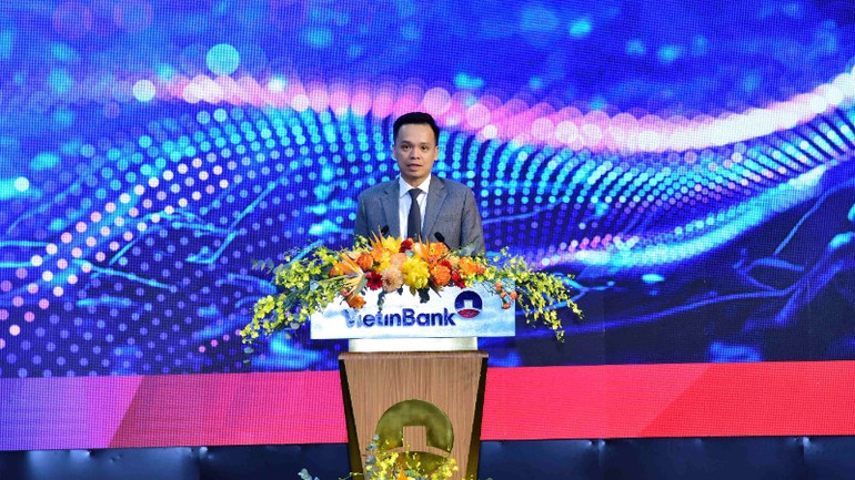 Tổng Giám đốc VietinBank Nguyễn Trần Mạnh Trung báo cáo tại Đại hội.