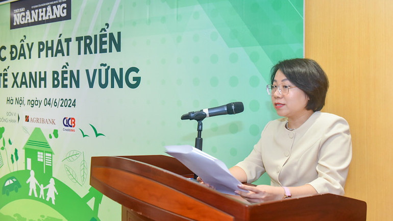 Tổng Biên tập Thời báo Ngân hàng Hoàng Thanh Nhàn phát biểu tại Tọa đàm.