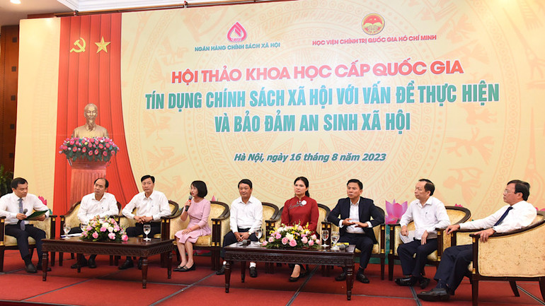 Tọa đàm giữa các đại biểu tại Hội thảo.