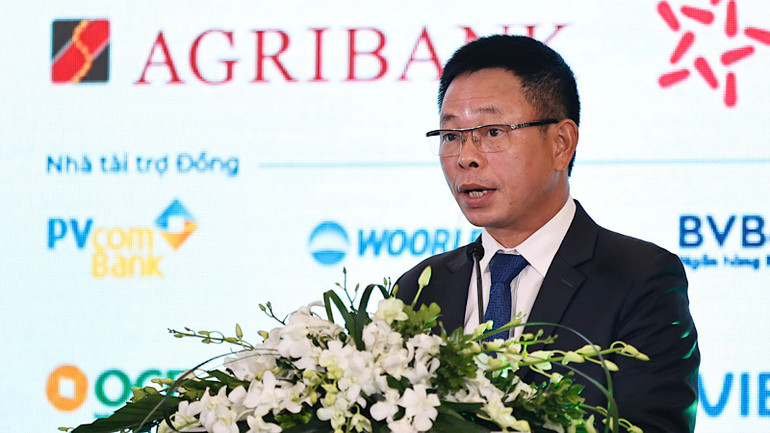 Nhà báo Phùng Công Sưởng, Tổng Biên tập Báo Tiền Phong phát biểu.