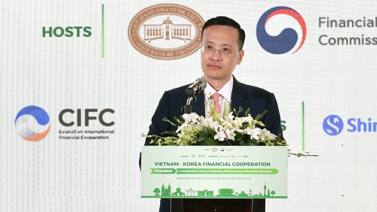 Phó Thống đốc Ngân hàng Nhà nước Việt Nam Phạm Quang Dũng phát biểu tại tọa đàm.