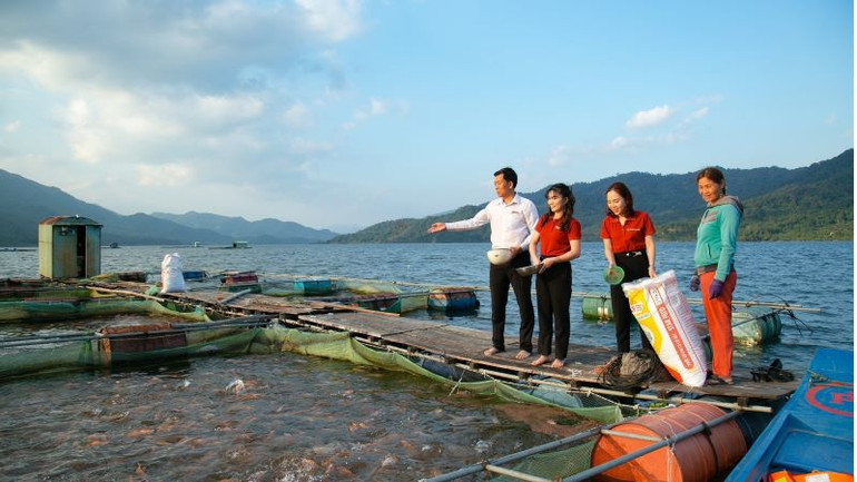 Agribank nhiều lần giảm lãi suất cho vay hỗ trợ người dân, doanh nghiệp.