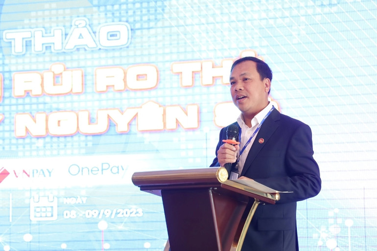 Phó Chủ tịch Chi hội thẻ Ngân hàng Lê Hồng Phúc phát biểu khai mạc hội thảo Phó Chủ tịch Chi hội thẻ Ngân hàng Lê Hồng Phúc phát biểu khai mạc hội thảo