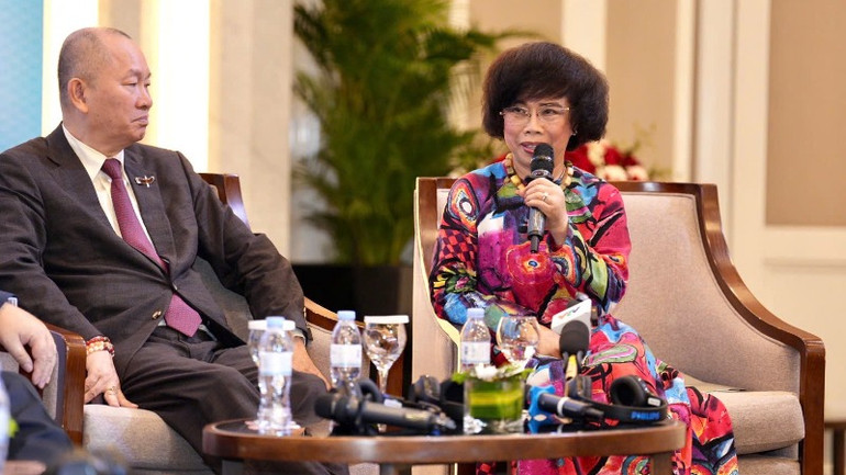 Anh hùng Lao động Thái Hương - Tổng Giám đốc Ngân hàng Bắc Á kiêm Chủ tịch Hội đồng Chiến lược Tập đoàn TH chia sẻ tại Diễn đàn. Anh hùng Lao động Thái Hương - Tổng Giám đốc Ngân hàng Bắc Á kiêm Chủ tịch Hội đồng Chiến lược Tập đoàn TH chia sẻ tại Diễn đàn.