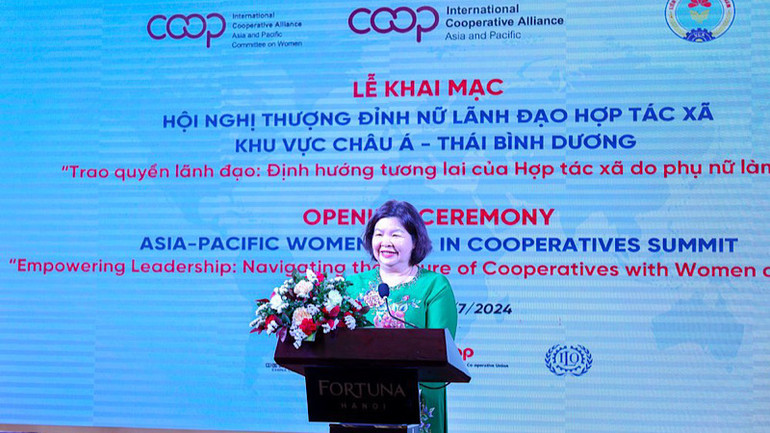 Bà Cao Xuân Thu Vân phát biểu tại hội nghị.