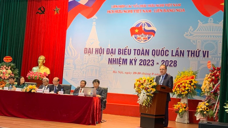 Đại sứ Liên bang Nga tại Việt Nam G.S.Bezdetko phát biểu tại Đại hội.