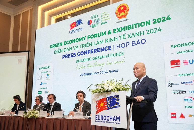 Ông Vũ Bá Phú, Cục trưởng Cục Xúc tiến thương mại, phát biểu tại họp báo. Ông Vũ Bá Phú, Cục trưởng Cục Xúc tiến thương mại, phát biểu tại họp báo.