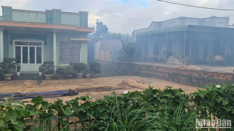 Ô nhiễm môi trường khói bụi từ hoạt động các lò sấy cà-phê tự phát ở Đắk Nông khiến phát sinh đơn thư khiếu kiện kéo dài.