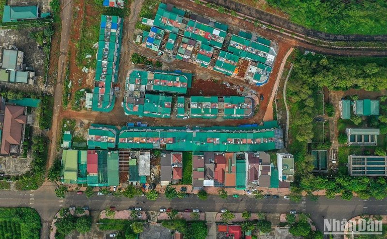 Hiện, Trung tâm Phát triển quỹ đất đang phối hợp chính quyền các địa phương, thành phố và các sở, ngành liên quan tháo gỡ các khó khăn, vướng mắc do lịch sử đất đai để lại nhằm tạo quỹ đất sạch thu hút đầu tư phát triển địa phương.