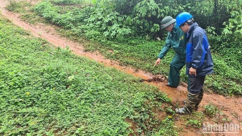 Các đường nứt trên địa bàn bon Bu Krắc đã kéo dài đến bon Bu Prăng 1A, cách chân đập thủy lợi Đắk Ké khoảng 300m, có tổng chiều dài các vết nứt khoảng 540m.