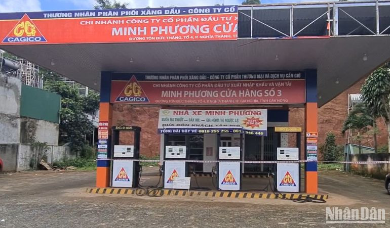 Địa phương đã chỉ đạo ngừng hoạt động trạm xăng dầu, khoanh vùng cấm người ra vào.