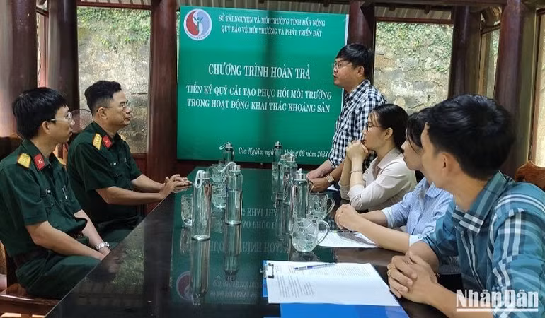 Quỹ Bảo vệ môi trường và Phát triển đất tỉnh Đắk Nông tiến hành chi trả tiền ký quỹ phục hồi môi trường cho các đơn vị trên địa bàn tỉnh Đắk Nông.