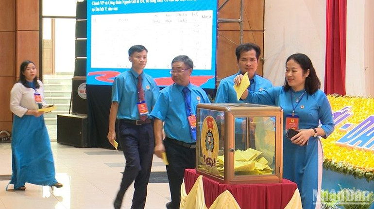 Đại hội tiến hành bỏ phiếu bầu Ban Chấp hành Liên đoàn lao động tỉnh Đắk Nông khóa V, nhiệm kỳ 2023-2028.