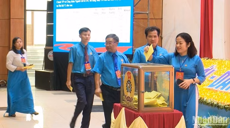 Đại hội tiến hành bỏ phiếu bầu Ban Chấp hành Liên đoàn lao động tỉnh Đắk Nông khóa V, nhiệm kỳ 2023-2028.