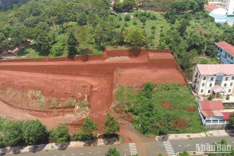 Nhiều dự án thực hiện không đúng quy định nhưng do vướng các tài sản đã đầu tư phát sinh trên đất nên không thể thu hồi toàn bộ dự án.