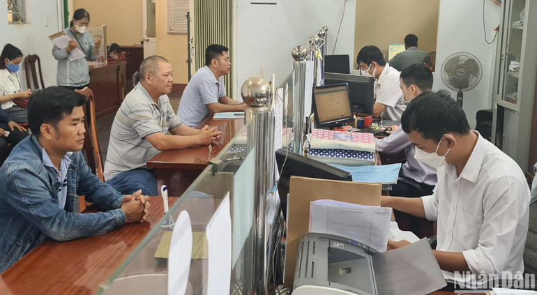 Sở Tài nguyên và Môi trường Đắk Nông đã phối hợp Cơ quan thuế, Kho bạc Nhà nước và Viễn thông Đắk Nông thực hiện liên thông thủ tục hành chính thanh toán trực tuyến nghĩa vụ tài chính về đất đai trên Cổng dịch vụ công quốc gia. Sở Tài nguyên và Môi trường Đắk Nông đã phối hợp Cơ quan thuế, Kho bạc Nhà nước và Viễn thông Đắk Nông thực hiện liên thông thủ tục hành chính thanh toán trực tuyến nghĩa vụ tài chính về đất đai trên Cổng dịch vụ công quốc gia.