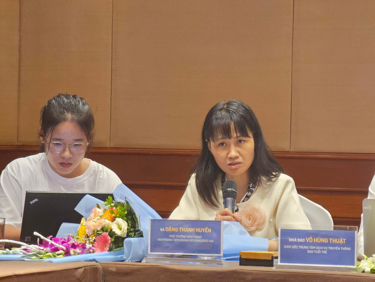 Phó trưởng Văn phòng Tiêm chủng mở rộng quốc gia Đặng Thanh Huyền trao đổi tại tọa đàm.