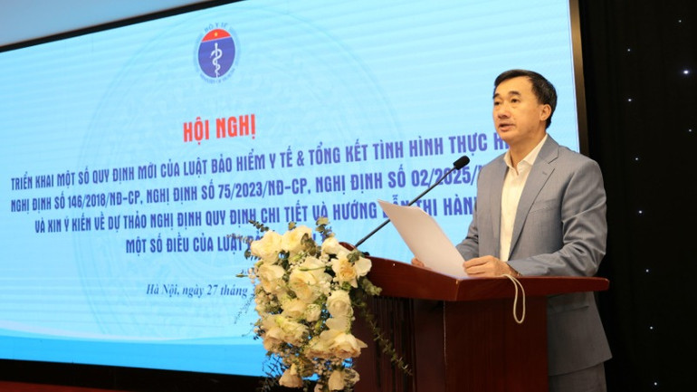 Thứ trưởng Y tế Trần Văn Thuấn phát biểu tại hội thảo.