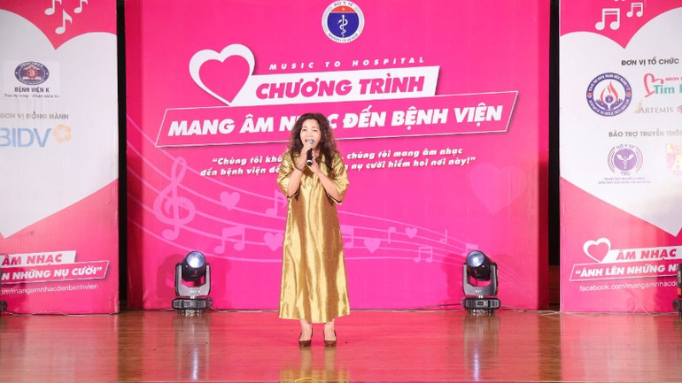 Một tiết mục văn nghệ tại chương trình "Mang âm nhạc đến bệnh viện". Một tiết mục văn nghệ tại chương trình "Mang âm nhạc đến bệnh viện".