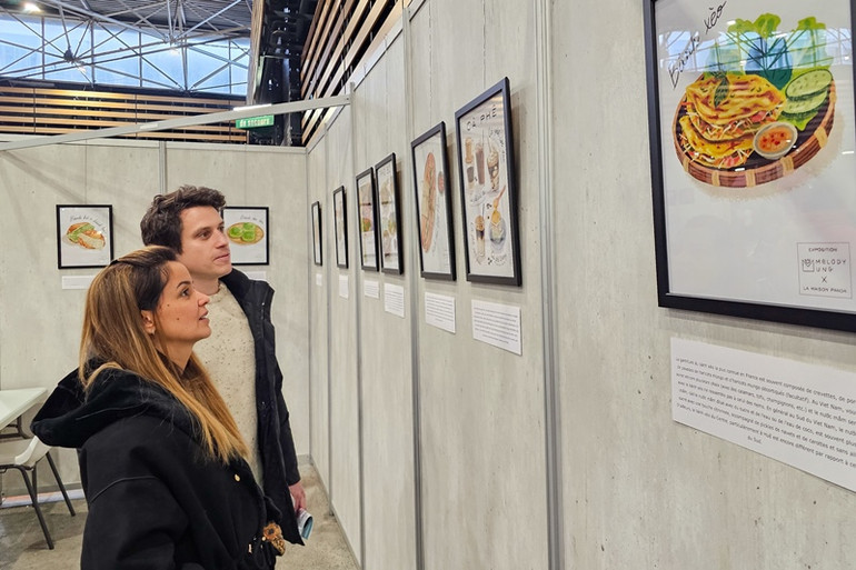 Không gian trưng bày tranh minh họa ẩm thực Việt Nam. (Ảnh: MINH DUY)