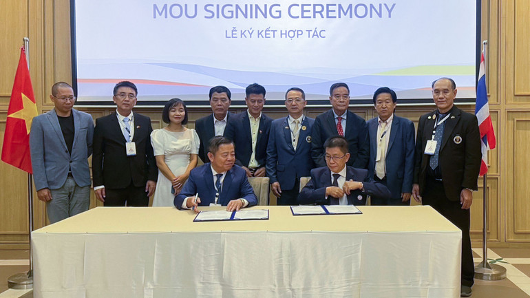 Các doanh nghiệp ký thỏa thuận hợp tác trong khuôn khổ diễn đàn.