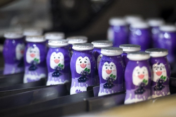 Sản phẩm sữa chua uống không dùng ống hút và bao bì dễ tái chế đã xuất khẩu đến thị trường khu vực châu Đại Dương. Sản phẩm sữa chua uống không dùng ống hút và bao bì dễ tái chế đã xuất khẩu đến thị trường khu vực châu Đại Dương.