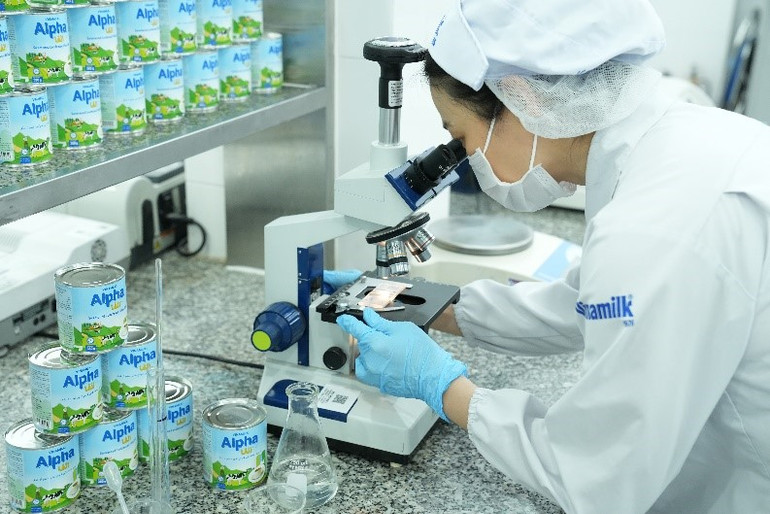 Năng lực sản xuất, chất lượng đồng nhất, đạt các tiêu chuẩn quốc tế là những điều kiện tiên quyết với doanh nghiệp xuất khẩu. Năng lực sản xuất, chất lượng đồng nhất, đạt các tiêu chuẩn quốc tế là những điều kiện tiên quyết với doanh nghiệp xuất khẩu.