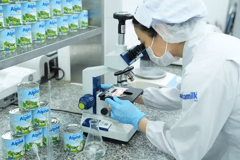 Năng lực sản xuất, chất lượng đồng nhất, đạt các tiêu chuẩn quốc tế là những điều kiện tiên quyết với doanh nghiệp xuất khẩu. Năng lực sản xuất, chất lượng đồng nhất, đạt các tiêu chuẩn quốc tế là những điều kiện tiên quyết với doanh nghiệp xuất khẩu.