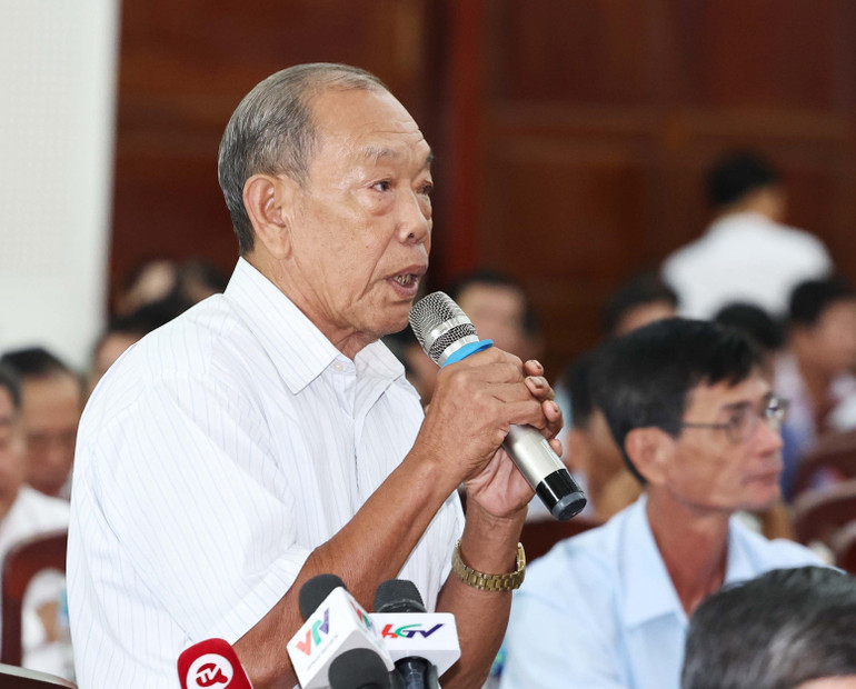 Cử tri Trương Văn Dương, cán bộ hưu trí (ấp Mỹ Phú, xã Tân Phước Hưng, huyện Phụng Hiệp) phát biểu.