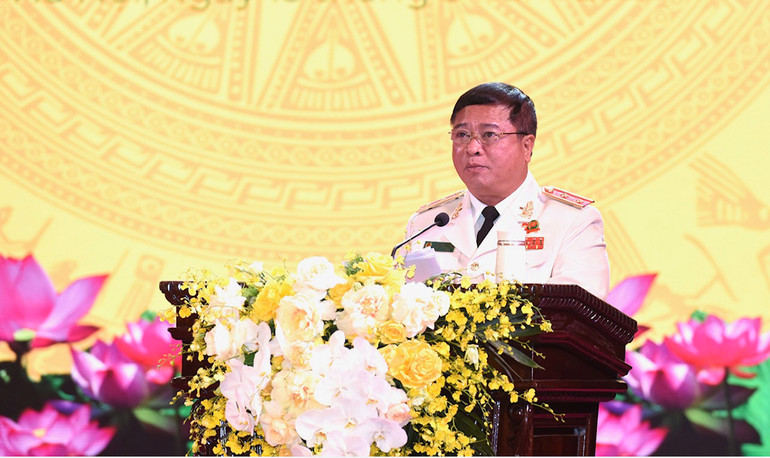 Cục trưởng An ninh kinh tế Nguyễn Đình Thuận trình bày diễn văn tại lễ kỷ niệm.