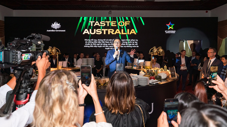 Đầu bếp người Australia gốc Việt, Đại sứ Chương trình Taste of Australia Luke Nguyễn. (Ảnh: Đại sứ quán Australia)