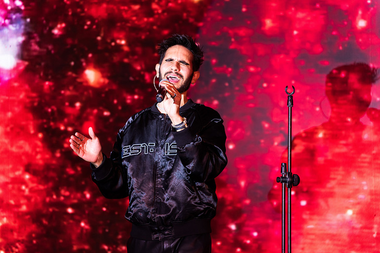 Nhạc sĩ Isaiah Firebrace của First Nations biểu diễn tại Taste of Australia 2023. (Ảnh: Đại sứ quán Australia)