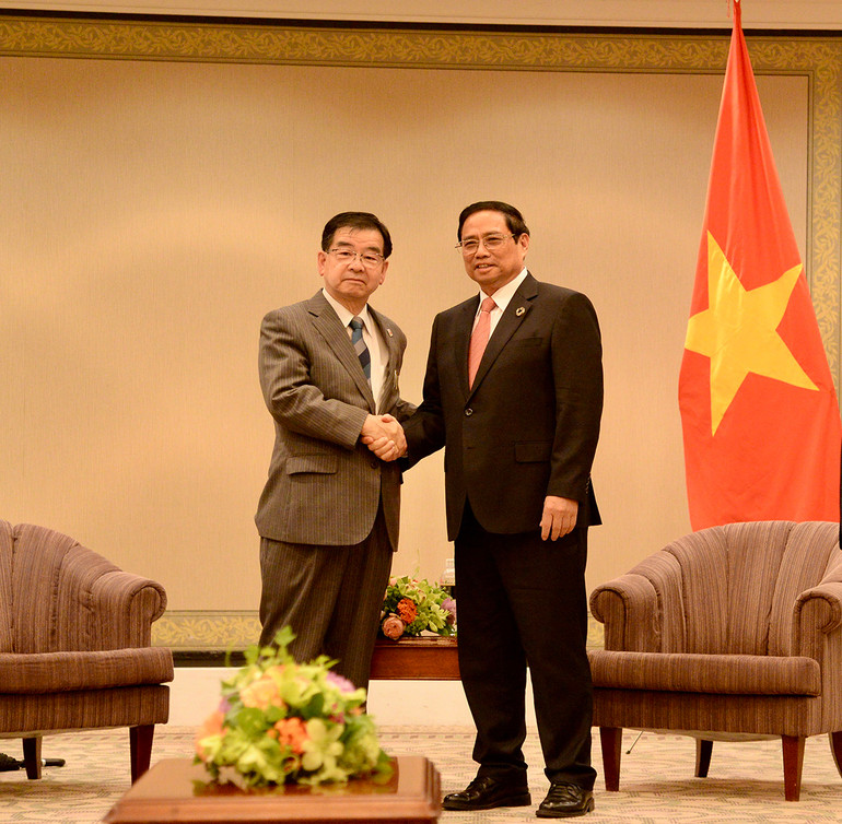 Thủ tướng Phạm Minh Chính và lãnh đạo Hội Hòa bình và Hữu nghị Hiroshima-Việt Nam Tatsuo Akagi.