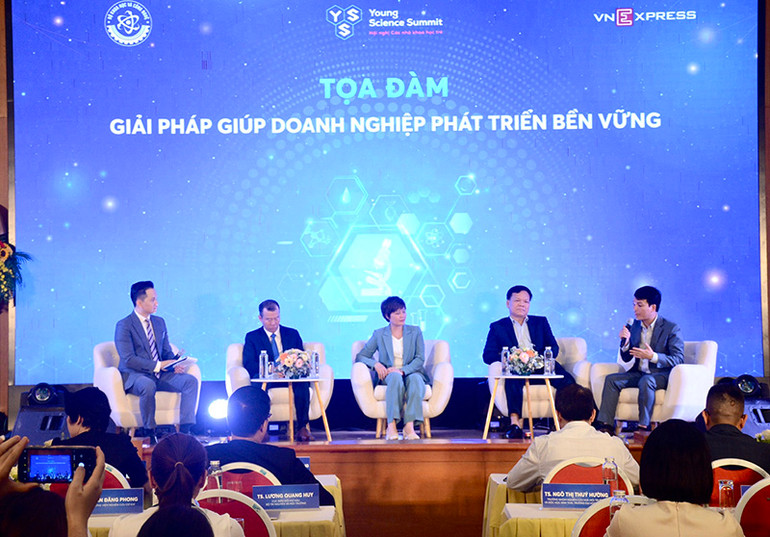 Các đại biểu tại phiên tọa đàm. Các đại biểu tại phiên tọa đàm.