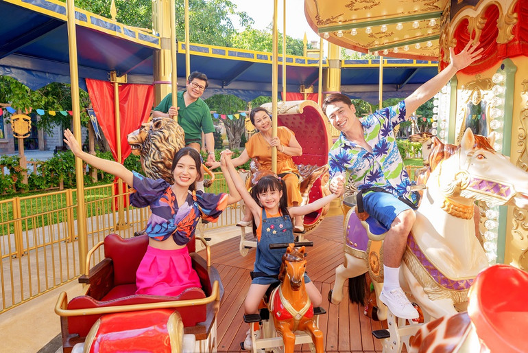 Cả nhà háo hức khám phá phân khu trò chơi Tata’s Fairy Land cùng bé. Cả nhà háo hức khám phá phân khu trò chơi Tata’s Fairy Land cùng bé.