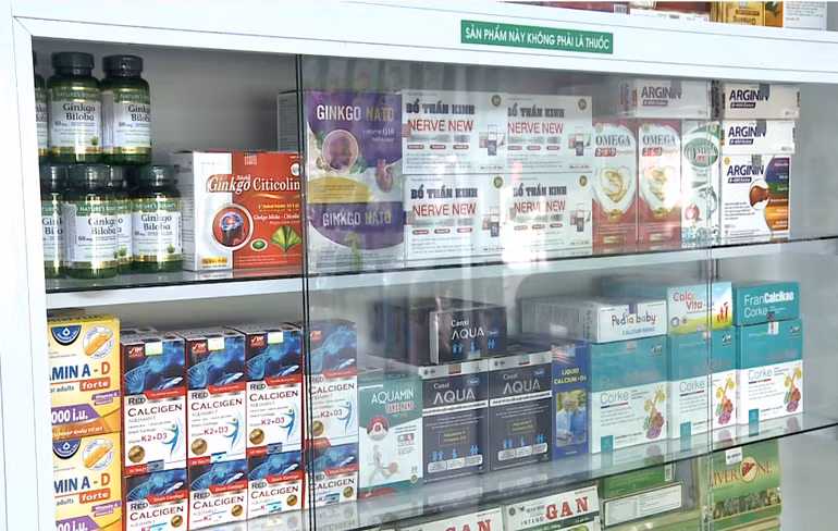 Nhiều loại thực phẩm chức năng bị sụt giảm sức mua. (Ảnh: Thúy Quỳnh)